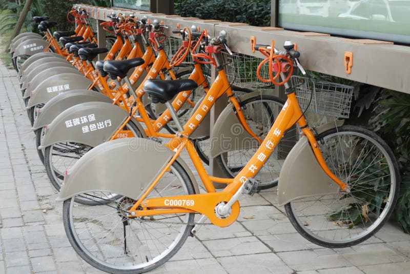 Bicicletas públicas em Chengdu fotos de stock