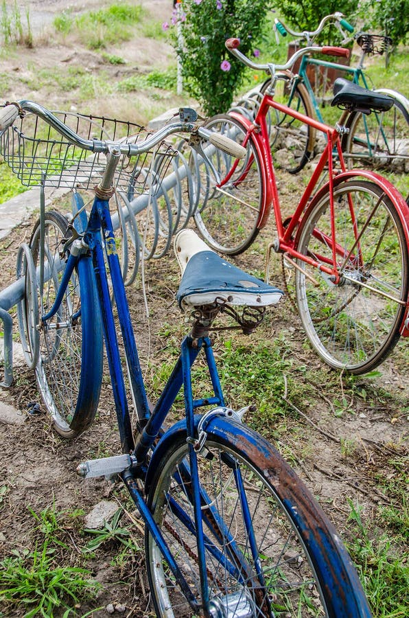 presentar Enviar Monótono Bicicletas Viejas Del Vintage Imagen de archivo - Imagen de aptitud, salud:  43290109