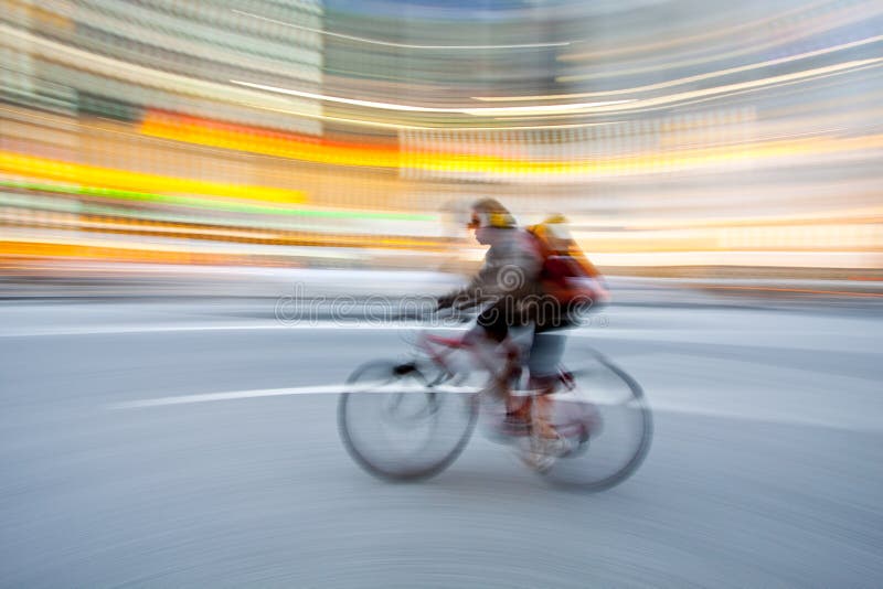 Bicicletă în albastru de mișcare royalty free stock photo