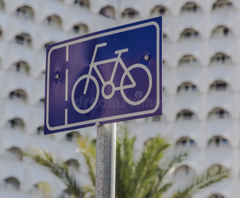 Bicycle o sinal de estrada imagens de stock