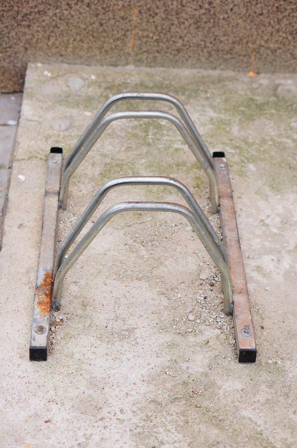 metal pipe bike rack