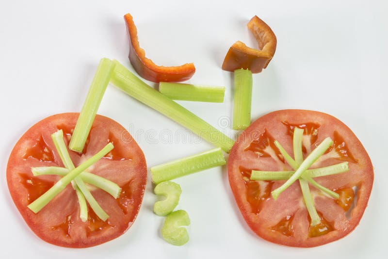 Bicyclette faite avec des légumes photo libre de droits Bicyclette faite avec des légumes photo libre de droits