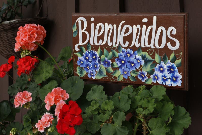 Spenish Bienvenidos Welcome Sign with Palm Trees in the Background Stock  Photo - Image of island, spanish: 210804398