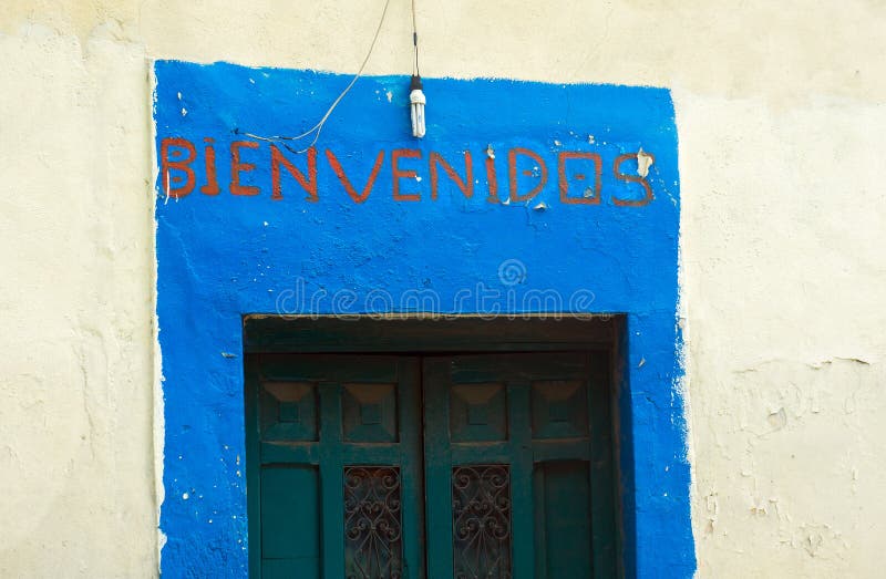 Bienvenidos! (Welcome! In Spanish) Sign With Arrow On Beach Background  Stock Photo, Picture and Royalty Free Image. Image 61777657.