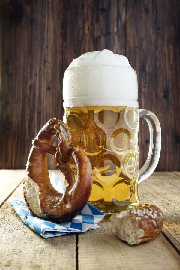 Bier Und Brezel, Oktoberfest Stockbild - Bild von bier, masse: 31853933