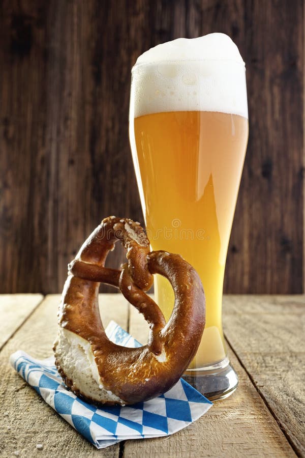 Bier Und Brezel, Oktoberfest Stockbild - Bild von getränk, kultur: 31854221