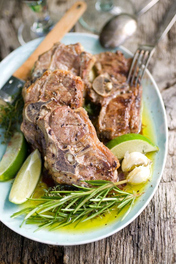 Bife grelhado do cordeiro imagem de stock royalty free Bife grelhado do cordeiro imagem de stock royalty free