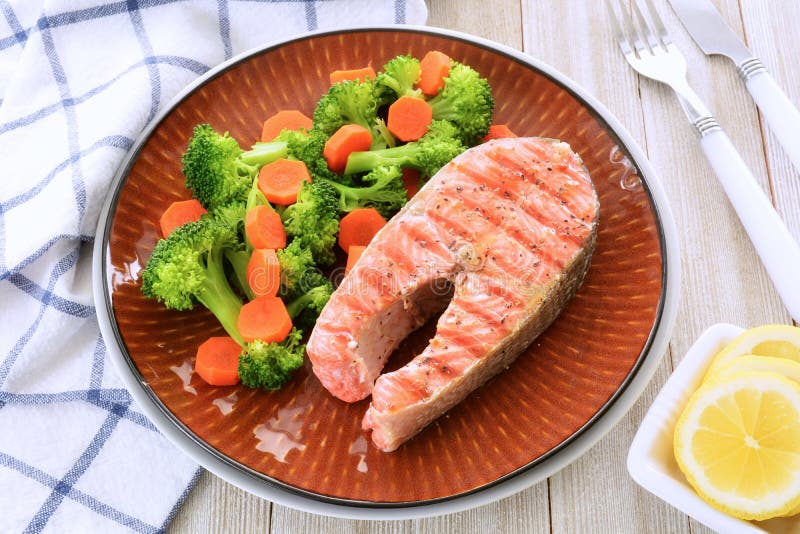 Bife salmon grelhado de sockeye horizontal foto de stock Bife salmon grelhado de sockeye horizontal foto de stock