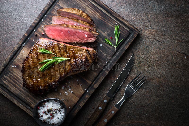 Bifteck de boeuf grillé photographie stock Bifteck de boeuf grillé photographie stock