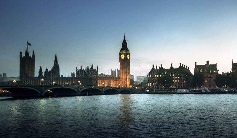 Big Ben E No Por Do Sol, Londres Foto de Stock - Imagem de nascente
