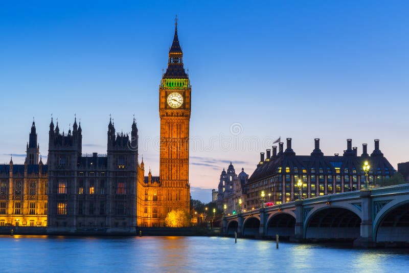 Big Ben e ponte de Westminster em Londres na noite fotografia de stock royalty free Big Ben e ponte de Westminster em Londres na noite fotografia de stock royalty free