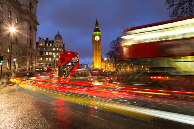 Big Ben και κυκλοφορία κατά τη διάρκεια της ώρας κυκλοφοριακής αιχμής στοκ εικόνες με δικαίωμα ελεύθερης χρήσης Big Ben και κυκλοφορία κατά τη διάρκεια της ώρας κυκλοφοριακής αιχμής στοκ εικόνες με δικαίωμα ελεύθερης χρήσης