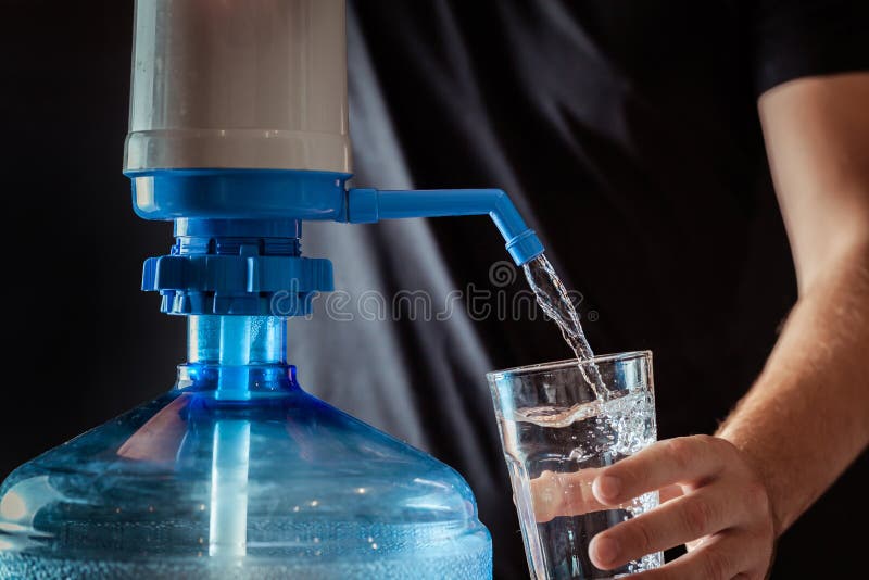 https://thumbs.dreamstime.com/b/big-bottle-pure-water-black-background-man-pours-drinking-glass-using-hand-pump-208722425.jpg