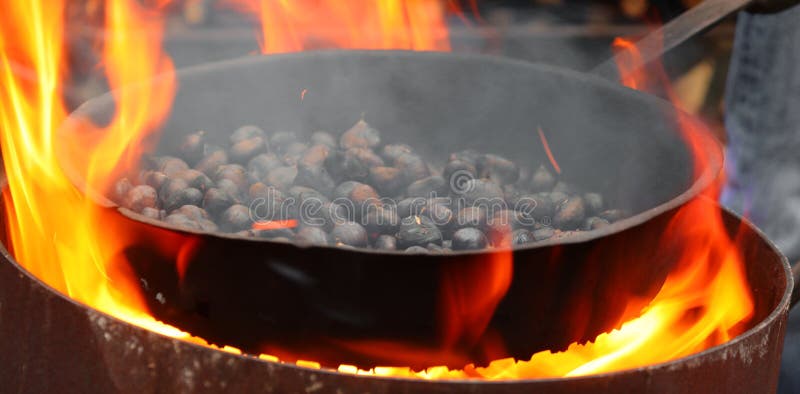 https://thumbs.dreamstime.com/b/big-fire-iron-pan-roasted-chestnuts-cooking-fruits-outdoors-autumn-alfresco-270462085.jpg