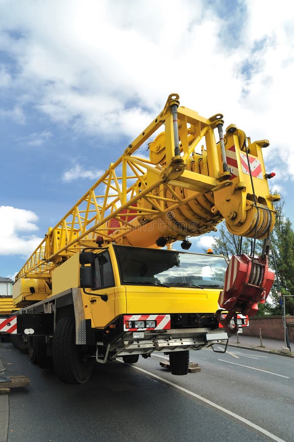 Mobile crane vehicle stock image. Image of worker, crane 21636569