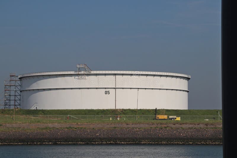 Big tank for crude or petrol at Oil refinery BP rotterdam in the Europoort harbor in the port of Rotterdam royalty free stock photos Big tank for crude or petrol at Oil refinery BP rotterdam in the Europoort harbor in the port of Rotterdam royalty free stock photos