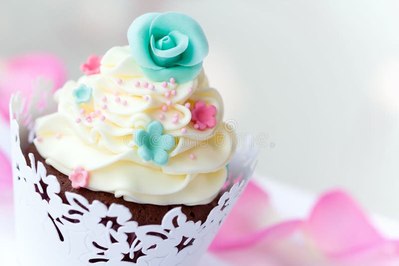 Wedding cupcake decorated with sugar flowers. Wedding cupcake decorated with sugar flowers