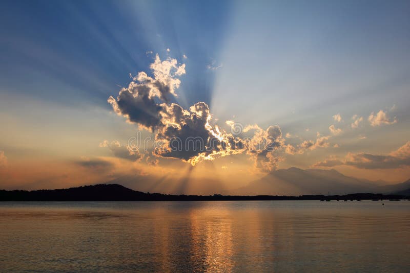 Bijbelse zonsondergang cloudscape