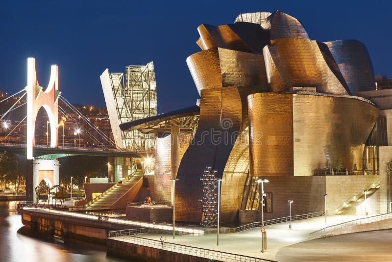 Bilbao centrum Guggenheim muzeum tytanu metaliczna fasada w nocy