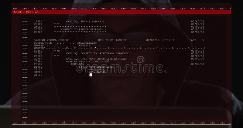 Bild der Datenverarbeitung auf Computerbildschirm über männlichen Hacker mit Computer lizenzfreies stockfoto