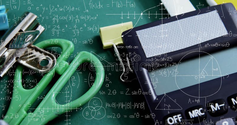 Bild der mathematischen Datenverarbeitung über Schulposten stockbilder