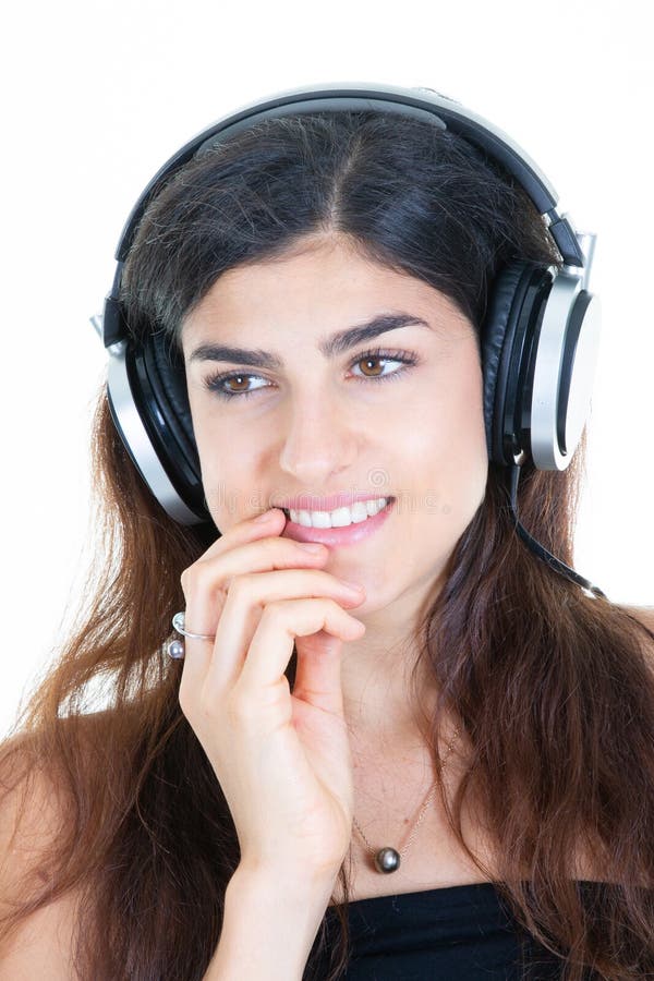 Bilder av bilhörlurar som njuter av musik isolerad på vit bakgrund arkivbild