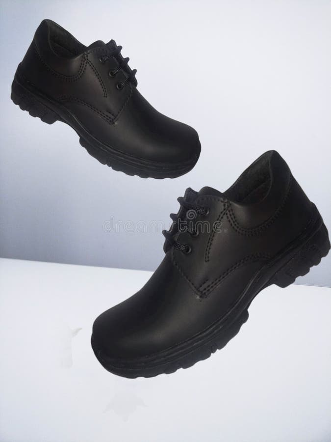 Bilder för Lion Walk Junior School Shoes for Boys royaltyfria bilder Bilder för Lion Walk Junior School Shoes for Boys royaltyfria bilder