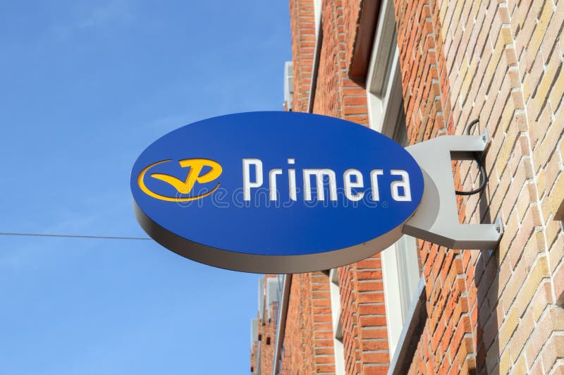 Billboard Primera Tienda En Weesp Holanda 2842021 Imagen editorial