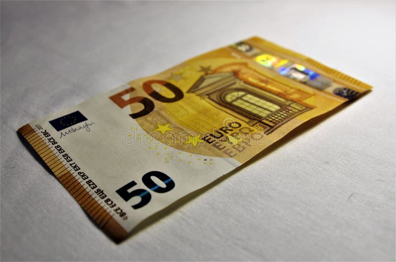 Billete de 50 euros aislado de fondo blanco fotos de archivo libres de regalías Billete de 50 euros aislado de fondo blanco fotos de archivo libres de regalías