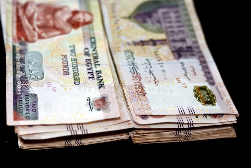 Billete De 200 Le Doscientos Libras Egipcias El Lado Anverso Tiene Una billete-de-200-le-doscientos-libras-egipcias-el-lado-anverso-tiene-una