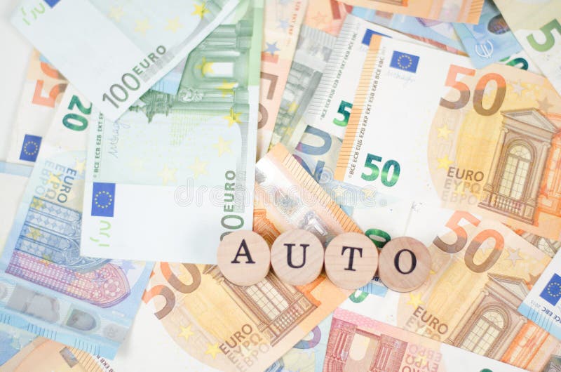 Billetes de banco euro con el AUTO de la fuente fotos de archivo Billetes de banco euro con el AUTO de la fuente fotos de archivo