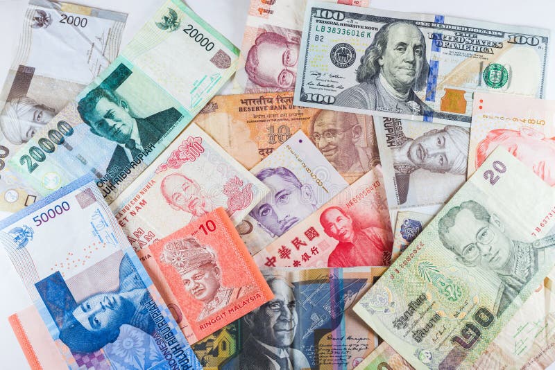Billets de banque multiples de devises en tant que fond coloré image stock Billets de banque multiples de devises en tant que fond coloré image stock