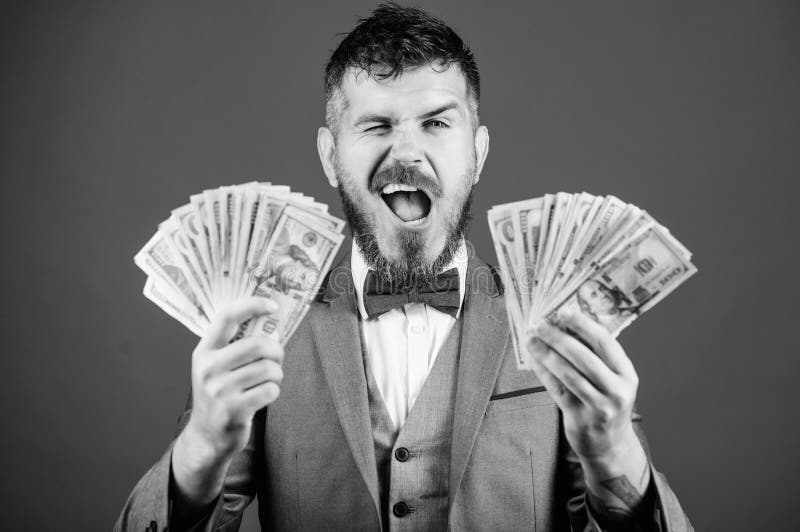 Billioner z dolarowymi banknotami Biznesu i sporta sukces wygrywa? loteri? biznesmen po wielkiej transakcji finanse obraz royalty free Billioner z dolarowymi banknotami Biznesu i sporta sukces wygrywa? loteri? biznesmen po wielkiej transakcji finanse obraz royalty free