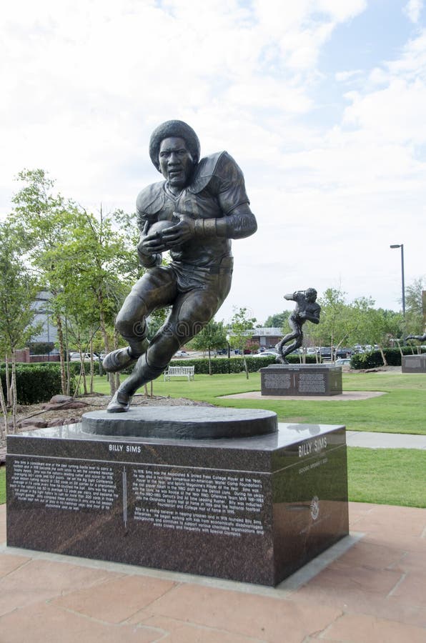 Billy Sims statue