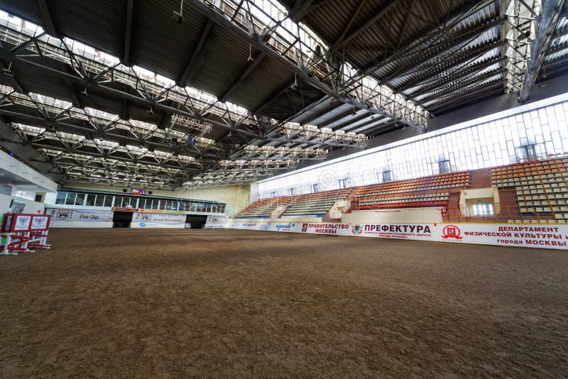 Binnen berijdende zaal op ruitercentrum Bitsa stock foto's Binnen berijdende zaal op ruitercentrum Bitsa stock foto's