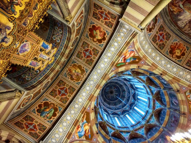 Binnenland van de kerk in Chernivtsi, de Oekraïne stock fotografie Binnenland van de kerk in Chernivtsi, de Oekraïne stock fotografie