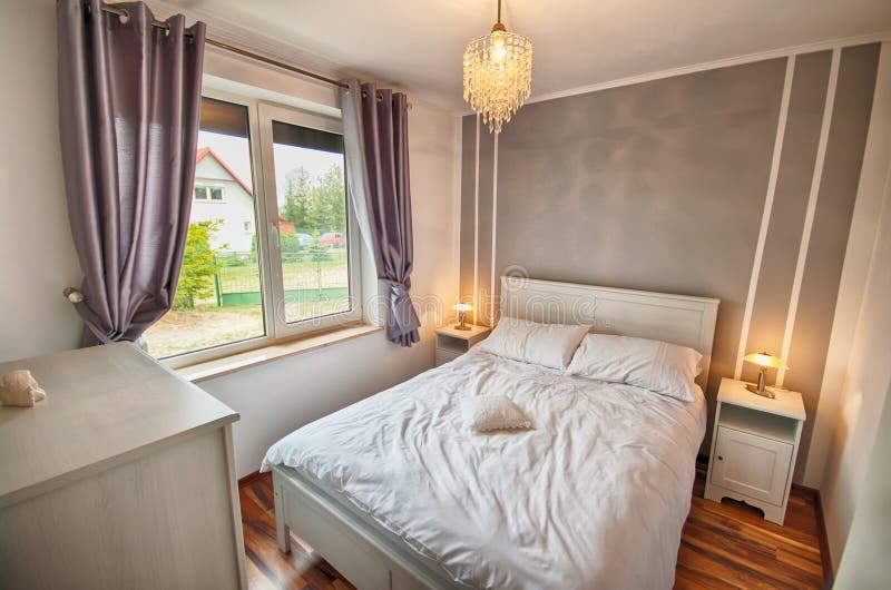 Binnenland van een het huisslaapkamer van het land. royalty-vrije stock afbeeldingen Binnenland van een het huisslaapkamer van het land. royalty-vrije stock afbeeldingen