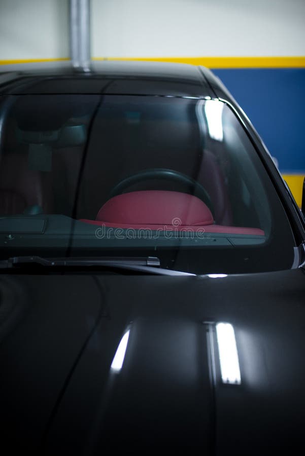 Binnenland van een moderne luxe grijze zwarte auto, autodetail stock fotografie Binnenland van een moderne luxe grijze zwarte auto, autodetail stock fotografie