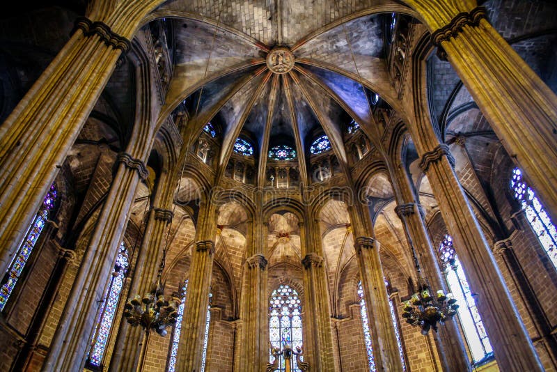 Binnenland van Kathedraal van het Heilige Kruis en de Heilige Eulalia, barce stock foto's Binnenland van Kathedraal van het Heilige Kruis en de Heilige Eulalia, barce stock foto's