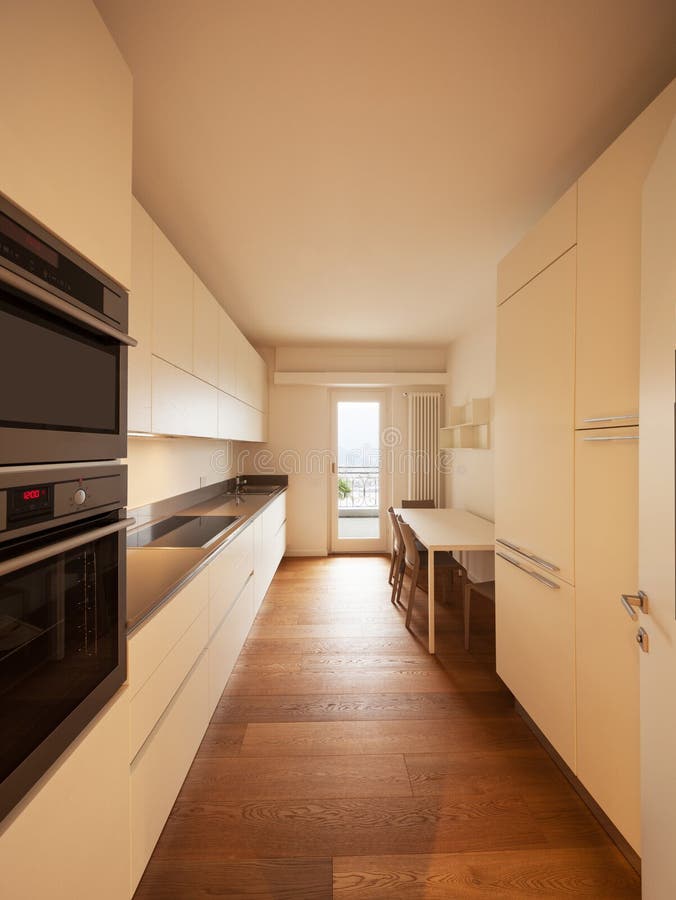 Binnenland van moderne flat, keuken royalty-vrije stock foto Binnenland van moderne flat, keuken royalty-vrije stock foto