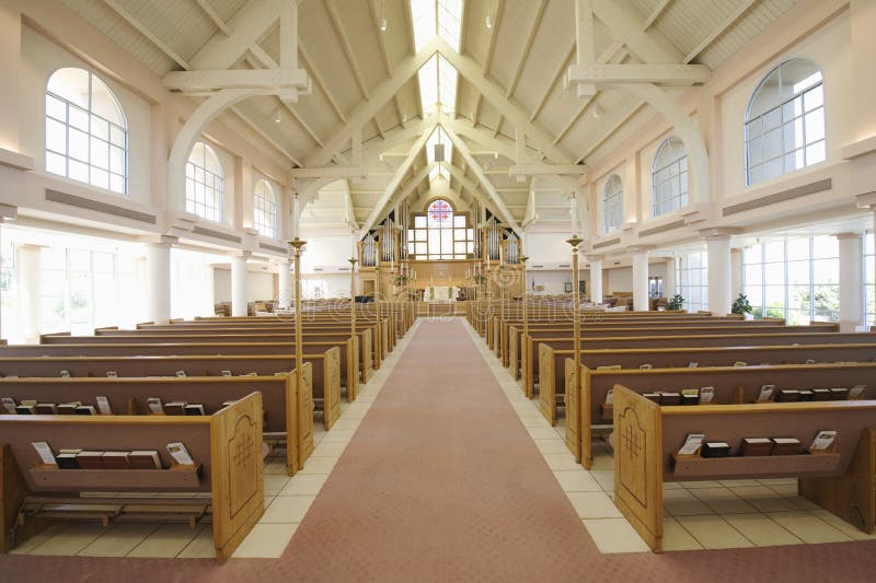 Binnenland van Moderne Kerk stock foto Binnenland van Moderne Kerk stock foto