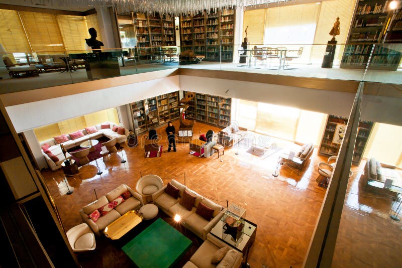 Binnenland van privé bibliotheek van de vroegere Koningin van Iran’s in Teheran stock afbeeldingen Binnenland van privé bibliotheek van de vroegere Koningin van Iran’s in Teheran stock afbeeldingen