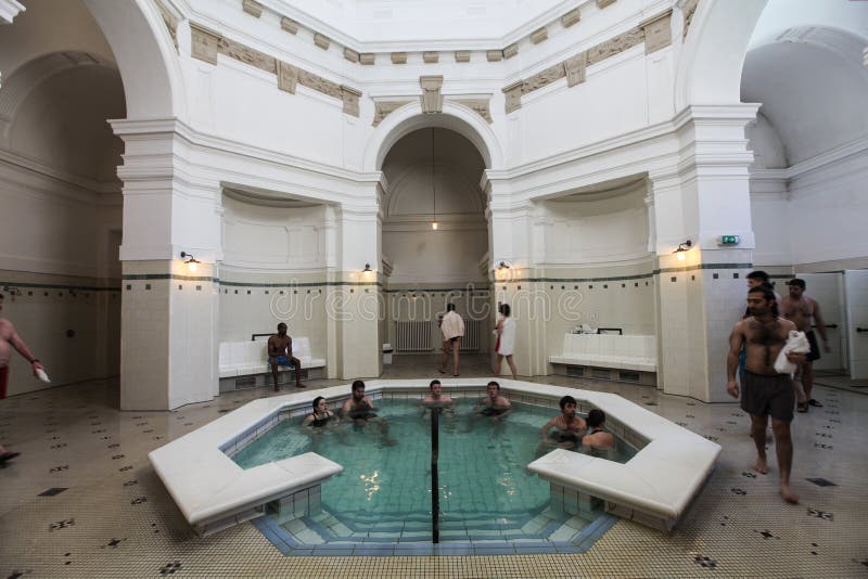 Binnenland van Szechenyi Spa (Bad, Therms) in Boedapest royalty-vrije stock foto Binnenland van Szechenyi Spa (Bad, Therms) in Boedapest royalty-vrije stock foto