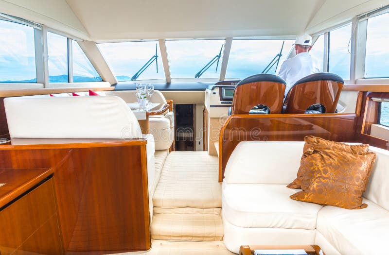 Binnenlands comfortabel de cabine duur houten ontwerp van het luxejacht royalty-vrije stock afbeelding Binnenlands comfortabel de cabine duur houten ontwerp van het luxejacht royalty-vrije stock afbeelding