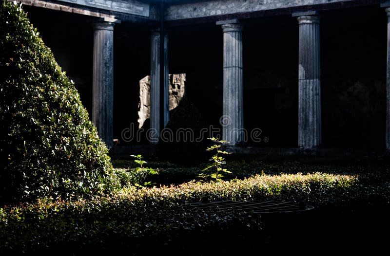 Binnenlands terras van een huis van Pompei stock foto Binnenlands terras van een huis van Pompei stock foto