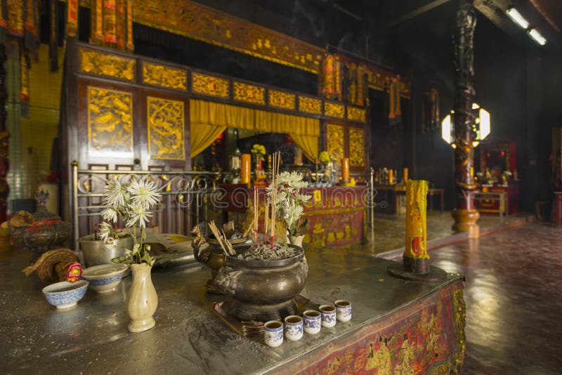 Binnenlandse die mening van de Ramsheiligdom van Chaopho Muen in stadscentrum wordt gevestigd van Trang, Thailand royalty-vrije stock afbeelding Binnenlandse die mening van de Ramsheiligdom van Chaopho Muen in stadscentrum wordt gevestigd van Trang, Thailand royalty-vrije stock afbeelding