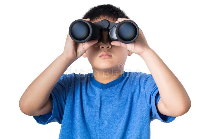Binocolo cinese asiatico della tenuta del ragazzino in backgrou isolato fotografie stock Binocolo cinese asiatico della tenuta del ragazzino in backgrou isolato fotografie stock