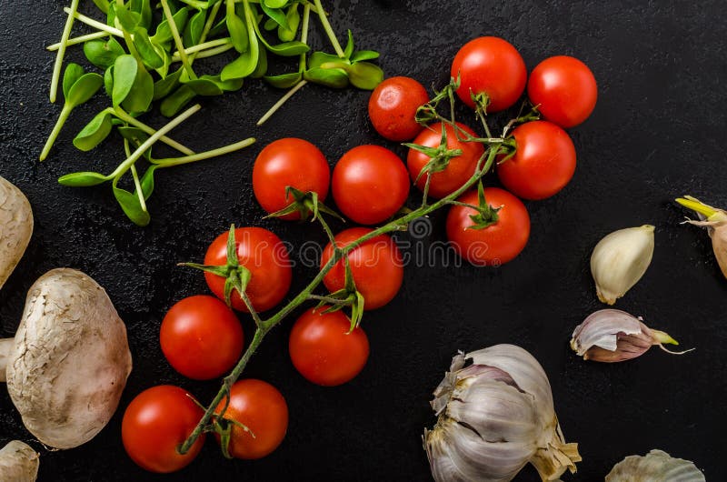 Bio garlic, spices and wild mushrooms from the home garden