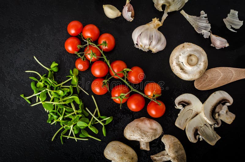 Bio garlic, spices and wild mushrooms from the home garden