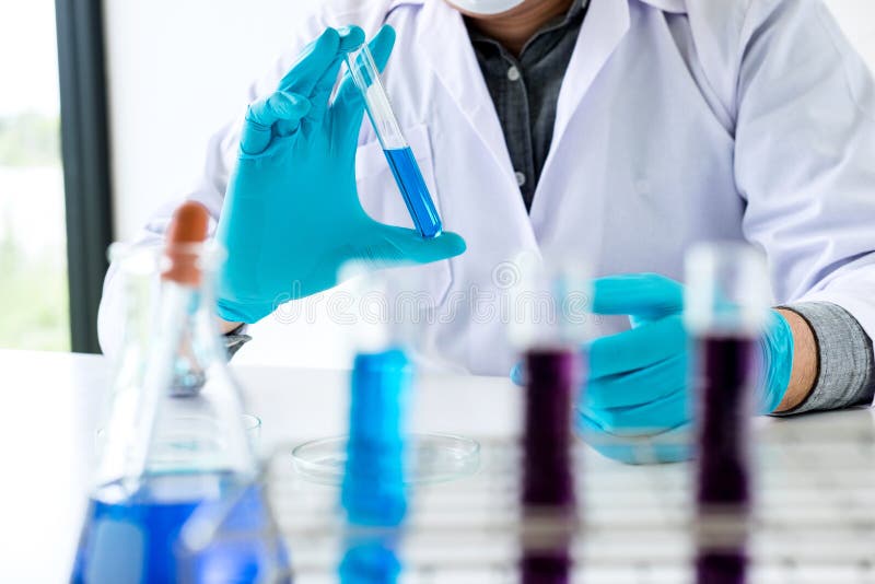 Biochemielaborforschung, -wissenschaftler oder -medizinisches im Labor Co